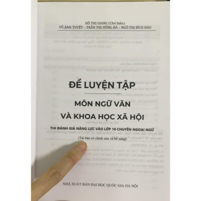 Sách - Đề luyện tập môn ngữ văn và KHXH thi đánh giá năng lực vào 10