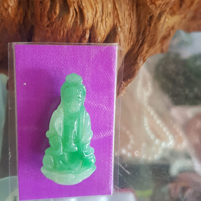 Mặt dây chuyền Nữ Phật Quan Âm Ngồi đẹp đá ngọc cẩm thạch tự nhiên đẹp size nhỏ Nữ size nhỏ Cao 39mm x N18mm x S4mm Màu xanh lý trắng mượt mà bóng đẹp các Chị về bọc vàng đeo đẹp ạ