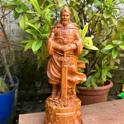 Tượng trần quốc tuấn trần hưng đạo vương bằng gỗ hương đá cao 50cm