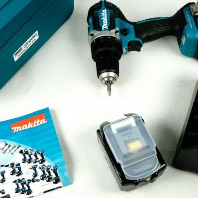 MÁY KHOAN VẶN VÍT DÙNG PIN 18V (30N.M/54N.M) MAKITA DDF484RFE (02 PIN LION 18V/3.0AH – 01 ĐẾ SẠC PIN) - HÀNG CHÍNH HÃNG