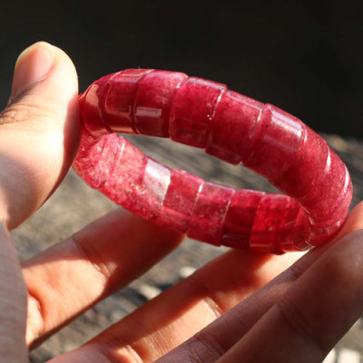 Vòng Thạch Anh Dâu Dạng Bản Ngọc Quý Gemstones U24