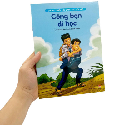 Gương Thiếu Nhi Làm Theo Lời Bác: Cõng Bạn Đi Học (Tái Bản 2022)