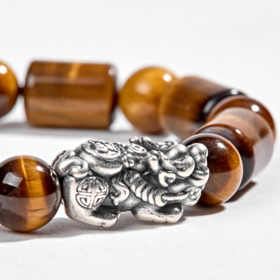 Vòng Thạch Anh Mắt Hổ Hình Trụ Phối Charm Bạc Ngọc Quý Gemstones