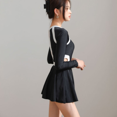 Bộ đồ bơi bikini nữ kín đáo 1 mảnh đi tắm biển giấu bụng váy liền áo dài tay - B.42