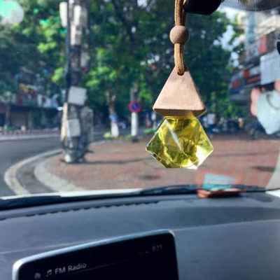 Tinh Dầu Hoa Nhài Kobi (30ml) Treo Xe Hơi, Treo Phòng, Tủ Quần Áo - Tinh Dầu Thiên Nhiên Nguyên Chất, Giúp Giảm Stress, Xua Đuổi Côn Trùng Và Khử Mùi Hiệu Quả, Thích Hợp Dùng Với Đèn Xông Và Máy Khuếch Tán - Tặng Kèm Vỏ Lọ Treo Sang Trọng, Tiện Dụng